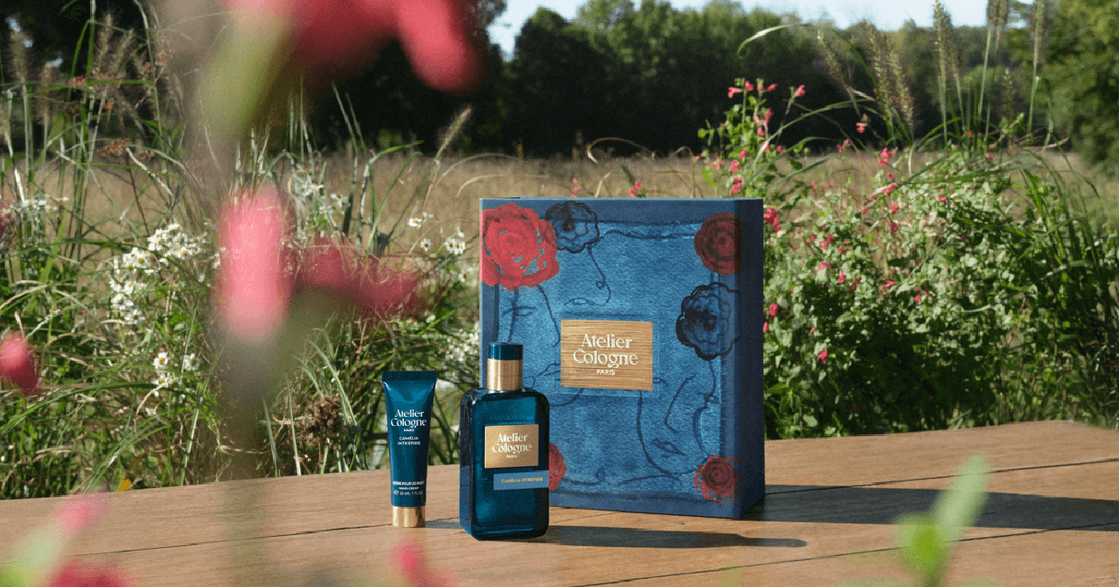 Atelier Cologne 法國歐瓏 茶花香頌珍稀淡香精、珍稀護手霜及繪愛時光限定禮盒封套