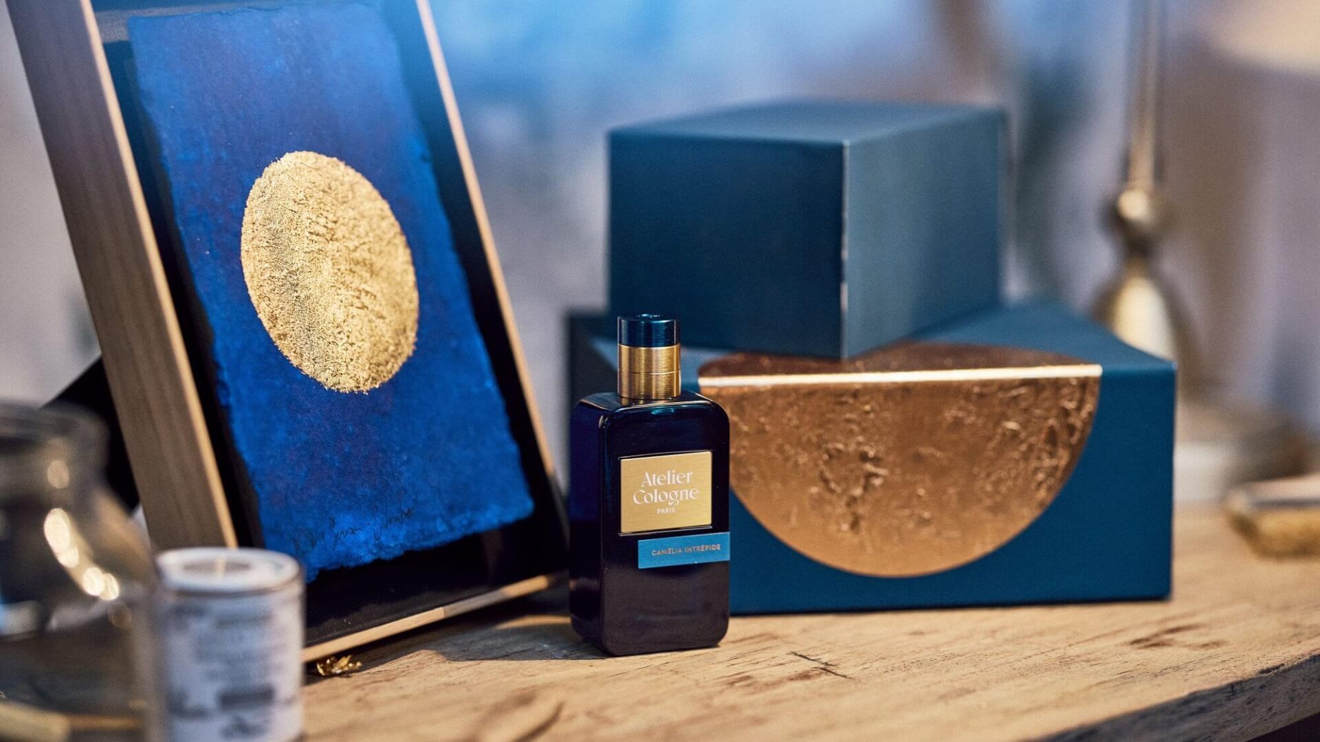 Atelier Cologne 冬至之光：藝術家 David Aiu 作品與茶花香頌珍稀淡香精
