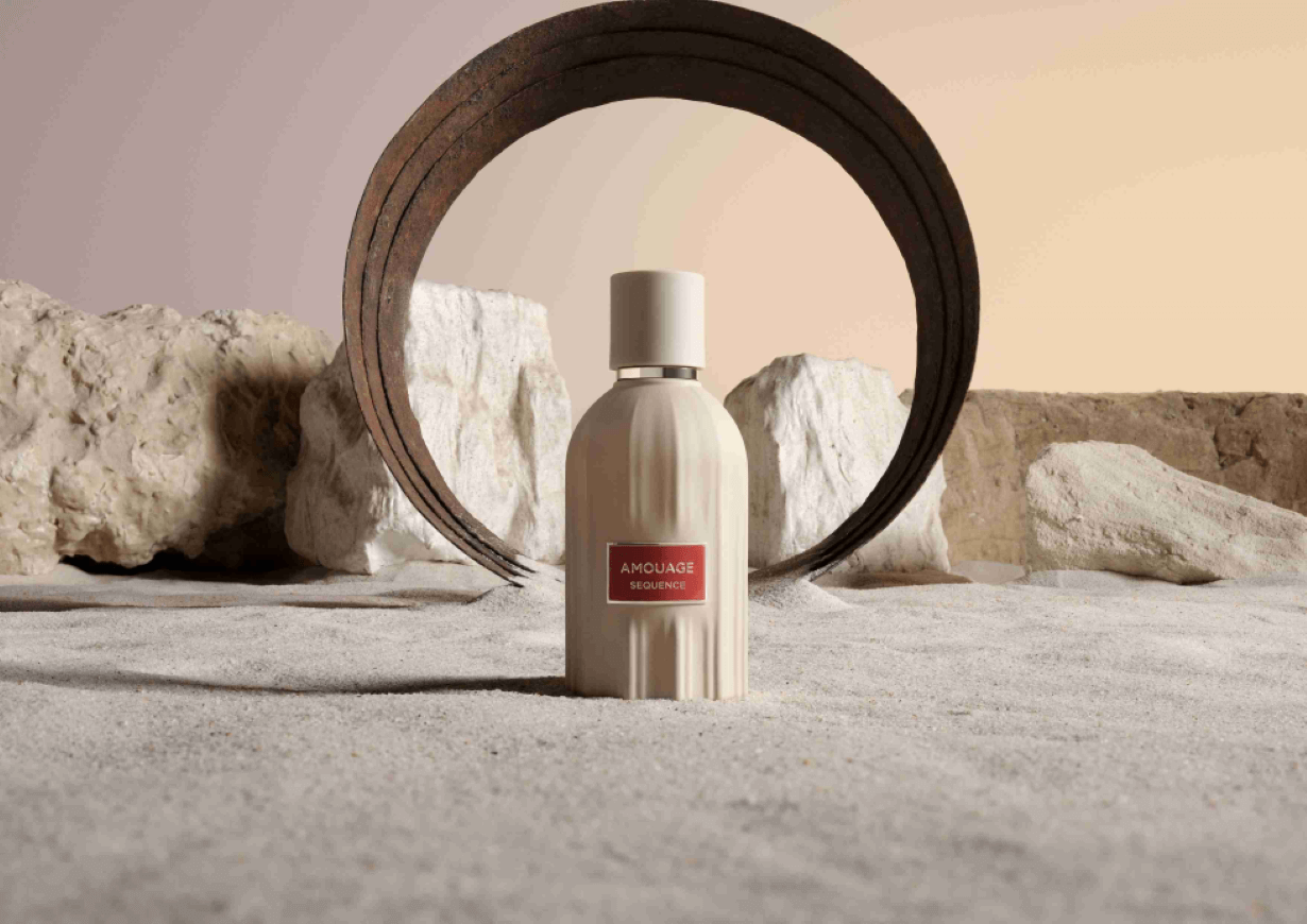 AMOUAGE 時光留韻系列香水「ΔT．SEQUENCE」，以循環結構描繪時間流動的嗅覺意象