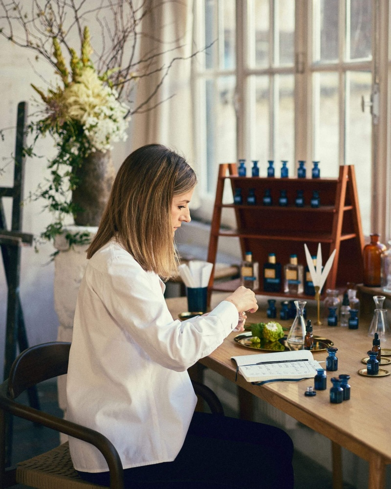 Atelier Cologne 「青玉烏龍 珍稀淡香精」調香師之一的 Meabh McCurtin