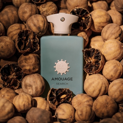AMOUAGE 尋蹤蜜影 SEARCH 香水與天然香材陳列,呈現品牌經典香氛與珍稀原料