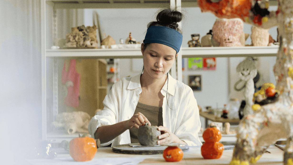 中國陶瓷藝術家潘望舒與 Atelier Cologne 合作,以橘子為主題的新年聯名設計